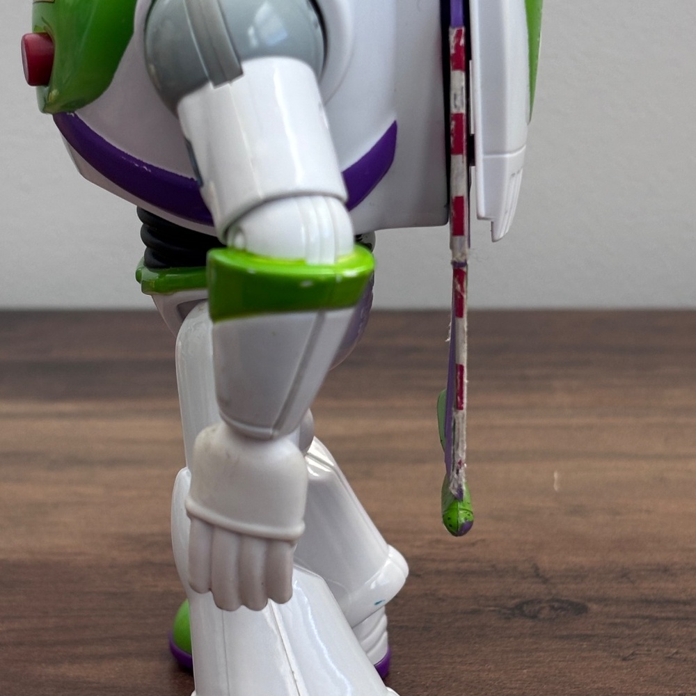 Disney Pixar Toy Story BUZZ LIGHTYEAR Astronaut Action Figure Toy Posable 2018 - Picture 10 of 12